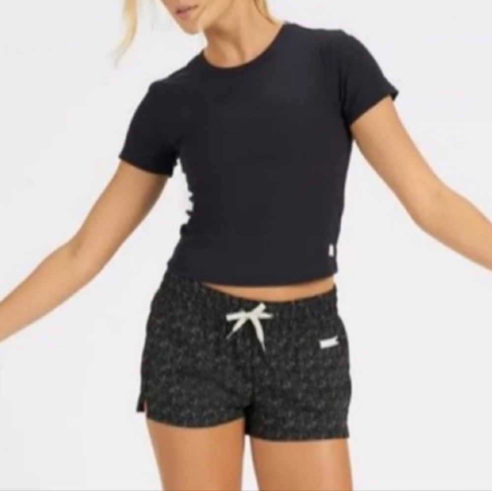 VUORI Clementine 2.0 Athletic Shorts Sz L - Black Oregano Green Woodblock